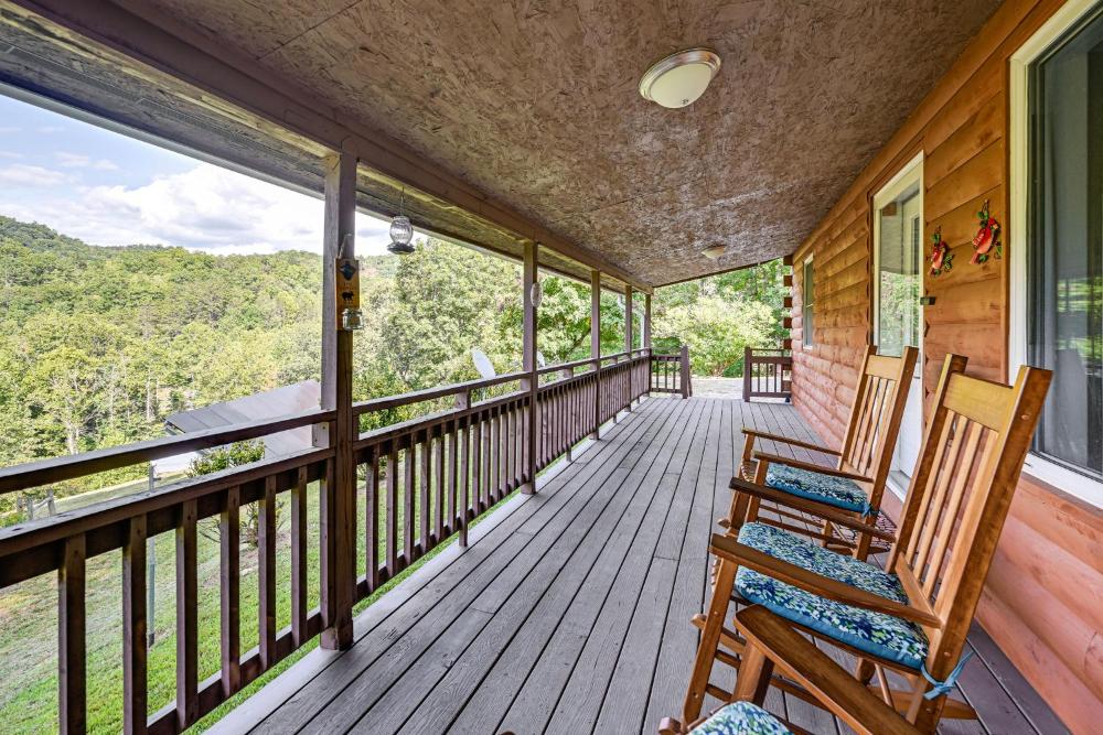 Riverfront Cabin with Mtn Views in Tuckasegee!